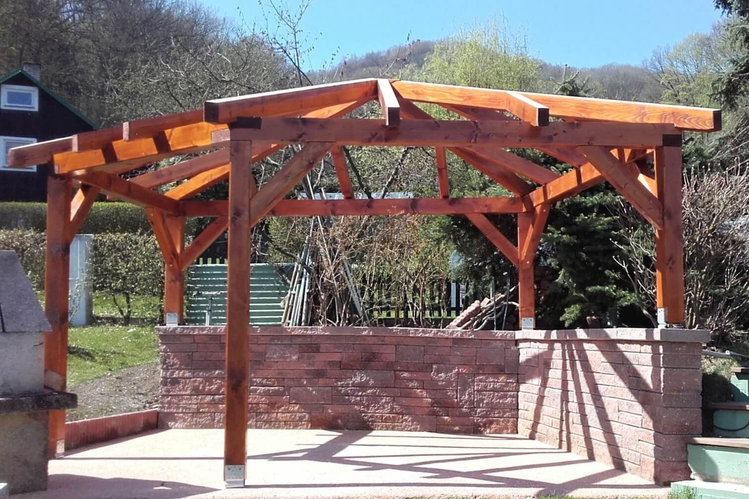 dřevěná pergola